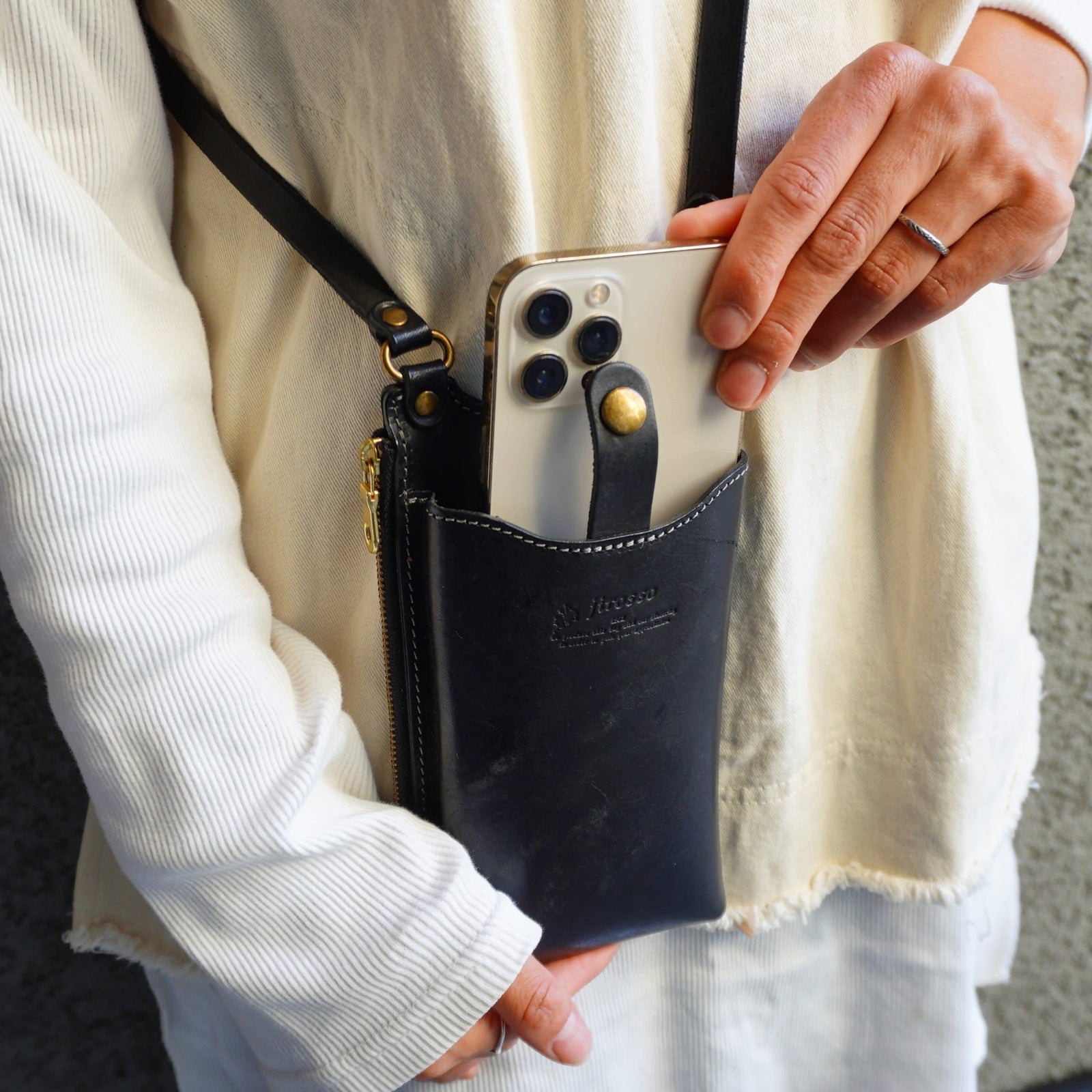 美品　Berluti ポシェット スマホポーチ　グラッセ ブルーアルジャン 美品 Berluti ポシェット スマホポーチ グラッセ ブルーアルジャン 美